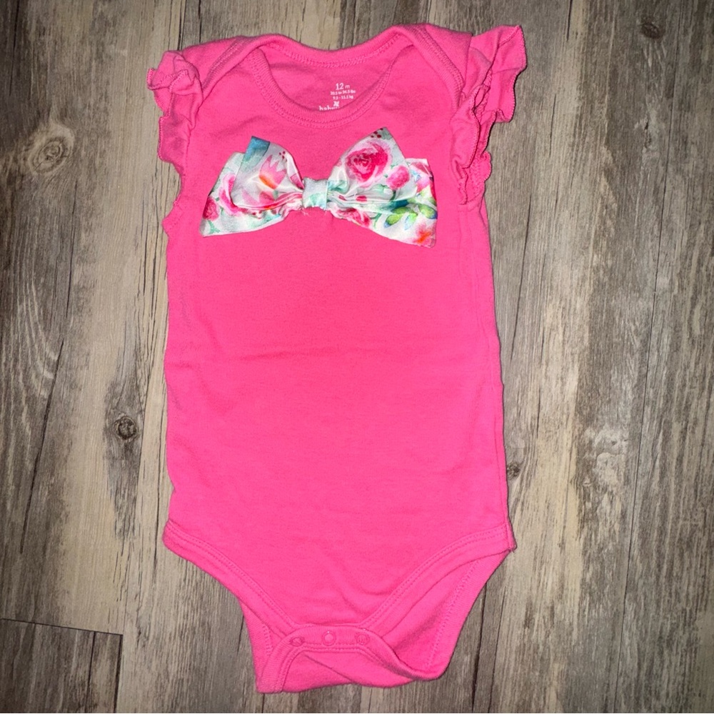 ☀️6/$20☀️ Baby Starters Fuchsia Bow Onesie - Picture 2 of 8